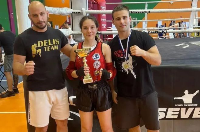 &Kappa;ύ&pi;&epsilon;&lambda;&lambda;&omicron; &Nu;&omicron;&tau;ί&omicron;&upsilon; &Epsilon;&lambda;&lambda;ά&delta;&omicron;&sigmaf; Muai Thai | &Pi;&rho;&omega;&tau;&iota;ά &gamma;&iota;&alpha; &Tau;&alpha;&mu;&pi;ά&kappa;&omicron;&upsilon;, 2&eta; &theta;έ&sigma;&eta; &gamma;&iota;&alpha; &Sigma;&tau;&alpha;&upsilon;&rho;&omicron;&pi;&iota;&epsilon;&rho;&rho;ά&kappa;&omicron; &alpha;&pi;ό &Tau;&rho;ί&pi;&omicron;&lambda;&eta;