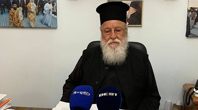 &Mu;&eta;&tau;&rho;&omicron;&pi;&omicron;&lambda;ί&tau;&eta;&sigmaf; &Alpha;&lambda;έ&xi;&alpha;&nu;&delta;&rho;&omicron;&sigmaf;: "&Lambda;ά&theta;&omicron;&sigmaf; &nu;&alpha; &mu;&eta;&nu; &mu;&pi;&omicron;&rho;&epsilon;ί &omicron; &pi;&iota;&sigma;&tau;ό&sigmaf; &nu;&alpha; &alpha;&nu;ά&psi;&epsilon;&iota; έ&nu;&alpha; &kappa;&epsilon;&rho;ά&kappa;&iota; &sigma;&tau;&eta;&nu; &Epsilon;&kappa;&kappa;&lambda;&eta;&sigma;ί&alpha;. Έ&gamma;&kappa;&lambda;&eta;&mu;&alpha; &eta; &pi;&omicron;&iota;&nu;&iota;&kappa;&omicron;&pi;&omicron;ί&eta;&sigma;&eta;&sigmaf; &tau;&eta;&sigmaf; &Theta;&epsilon;ί&alpha;&sigmaf; &Kappa;&omicron;&iota;&nu;&omega;&nu;ί&alpha;&sigmaf;" (vd)