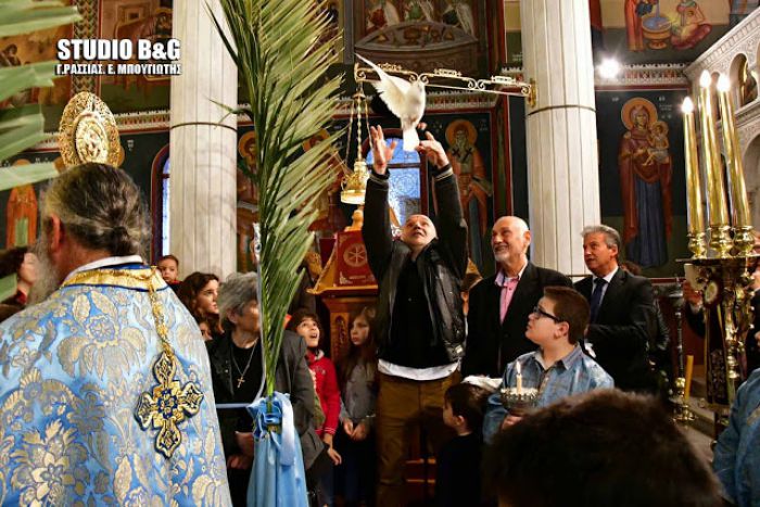Ναύπλιο | Με περιστέρια μέσα στο Ναό η τελετή των Θεοφανίων! (vd)