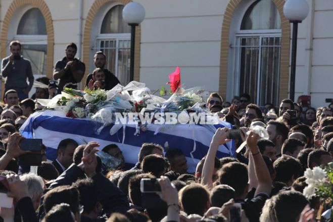 Κηδεία Παντελίδη: Το τελευταίο χειροκρότημα στον αδικοχαμένο τραγουδιστή (vd)