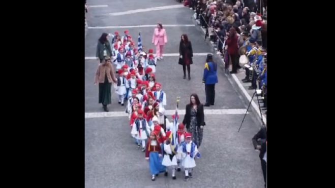 &Eta; &pi;&alpha;&rho;έ&lambda;&alpha;&sigma;&eta; &gamma;&iota;&alpha; &tau;&eta;&nu; 25&eta; &Mu;&alpha;&rho;&tau;ί&omicron;&upsilon; &sigma;&tau;&omicron; &Lambda;&epsilon;&omega;&nu;ί&delta;&iota;&omicron; (vd)