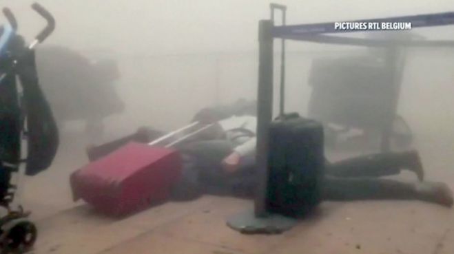 Βρυξέλλες: Ντοκουμέντο ... δευτερόλεπτα μετά την επίθεση στο αεροδρόμιο (vd)