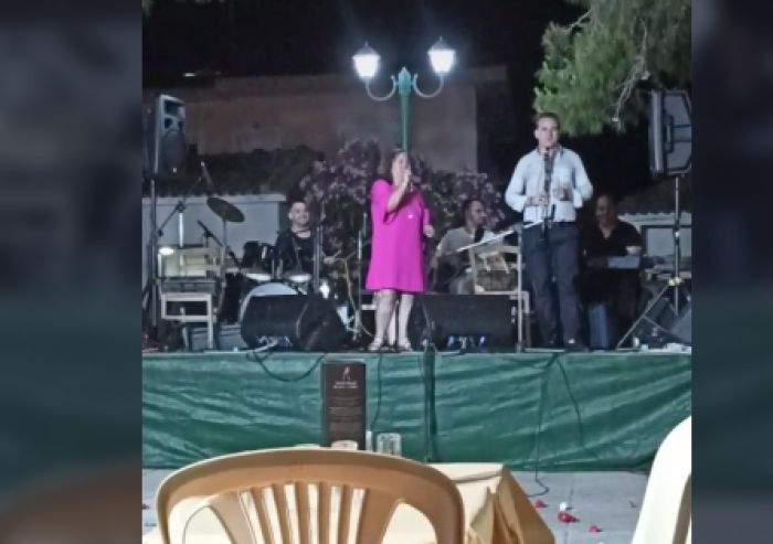 Έ&phi;&eta; &Theta;ώ&delta;&eta; | &Tau;&rho;&alpha;&gamma;&omicron;ύ&delta;&eta;&sigma;&epsilon; &tau;&omicron; &laquo;Madame&raquo; &sigma;&epsilon; &pi;&alpha;&nu;&eta;&gamma;ύ&rho;&iota; &sigma;&tau;&eta;&nu; &Pi;&epsilon;&lambda;&omicron;&pi;ό&nu;&nu;&eta;&sigma;&omicron; &kappa;&alpha;&iota; έ&gamma;&iota;&nu;&epsilon; viral! (vd)