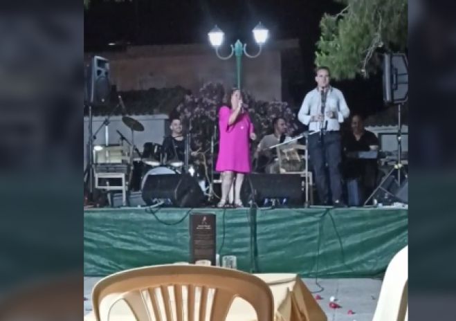 Έ&phi;&eta; &Theta;ώ&delta;&eta; | &Tau;&rho;&alpha;&gamma;&omicron;ύ&delta;&eta;&sigma;&epsilon; &tau;&omicron; &laquo;Madame&raquo; &sigma;&epsilon; &pi;&alpha;&nu;&eta;&gamma;ύ&rho;&iota; &sigma;&tau;&eta;&nu; &Pi;&epsilon;&lambda;&omicron;&pi;ό&nu;&nu;&eta;&sigma;&omicron; &kappa;&alpha;&iota; έ&gamma;&iota;&nu;&epsilon; viral! (vd)