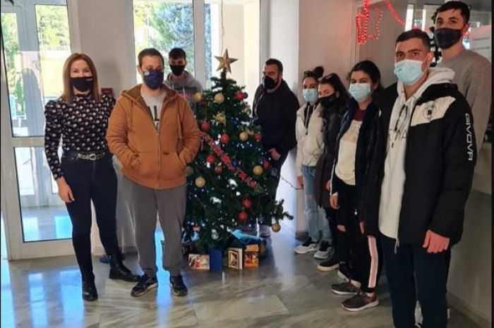 &Tau;&rho;ί&pi;&omicron;&lambda;&eta; | &Sigma;&tau;ό&lambda;&iota;&sigma;&alpha;&nu; &delta;έ&nu;&tau;&rho;&omicron; &sigma;&tau;&eta;&nu; &Epsilon;&pi;&alpha;&gamma;&gamma;&epsilon;&lambda;&mu;&alpha;&tau;&iota;&kappa;ή &Sigma;&chi;&omicron;&lambda;ή &tau;&omicron;&upsilon; &Omicron;&Alpha;&Epsilon;&Delta;