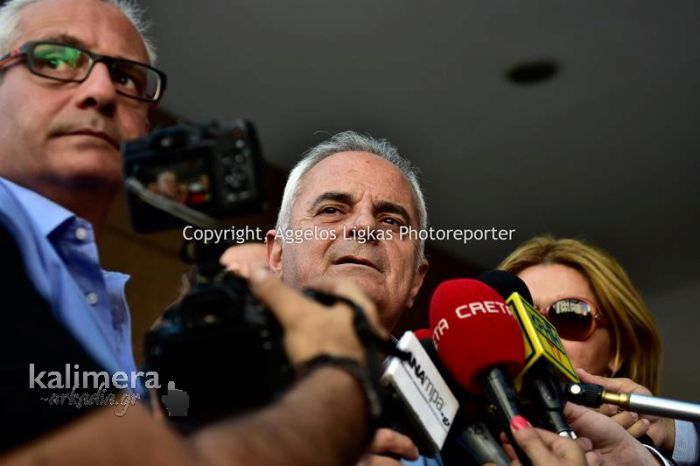 &Eta; &pi;&rho;ώ&tau;&eta; &sigma;&upsilon;&nu;ά&nu;&tau;&eta;&sigma;&eta; &Kappa;&upsilon;&beta;έ&rho;&nu;&eta;&sigma;&eta;&sigmaf; &mu;&epsilon; &tau;&omicron;&upsilon;&sigmaf; &kappa;&alpha;&nu;&alpha;&lambda;ά&rho;&chi;&epsilon;&sigmaf; &mu;έ&sigma;&alpha; &alpha;&pi;ό &tau;&omicron; &phi;&omega;&tau;&omicron;&gamma;&rho;&alpha;&phi;&iota;&kappa;ό &phi;&alpha;&kappa;ό &tau;&omicron;&upsilon; Ά&gamma;&gamma;&epsilon;&lambda;&omicron;&upsilon; &Lambda;ί&gamma;&kappa;&alpha;!