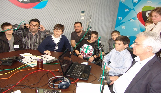 &Mu;&alpha;&theta;&eta;&tau;έ&sigmaf; &kappa;&alpha;&iota; &epsilon;&kappa;&pi;&alpha;&iota;&delta;&epsilon;&upsilon;&tau;&iota;&kappa;&omicron;ί &alpha;&pi;ό &omicron;&chi;&tau;ώ &xi;έ&nu;&epsilon;&sigmaf; &chi;ώ&rho;&epsilon;&sigmaf; &epsilon;&pi;&iota;&sigma;&kappa;έ&phi;&theta;&eta;&kappa;&alpha;&nu; &tau;&eta;&nu; &Tau;&rho;ί&pi;&omicron;&lambda;&eta; (&epsilon;&iota;&kappa;ό&nu;&epsilon;&sigmaf; &kappa;&alpha;&iota; &beta;ί&nu;&tau;&epsilon;&omicron;)!