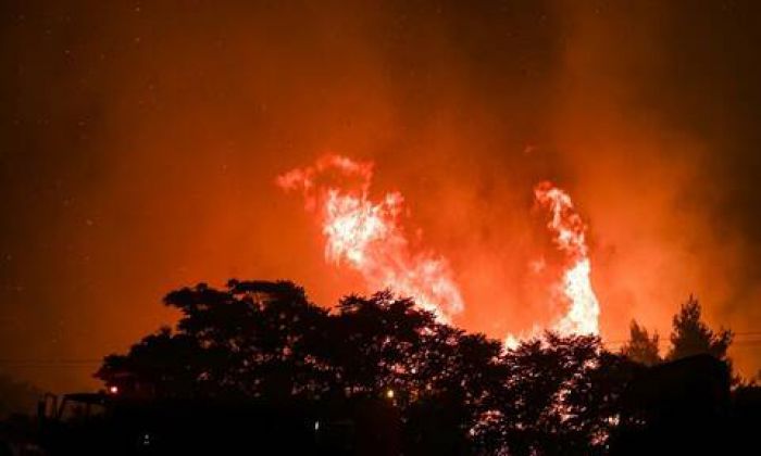 &Omicron; &Epsilon;&mu;&pi;&omicron;&rho;&iota;&kappa;ό&sigmaf; &Sigma;ύ&lambda;&lambda;&omicron;&gamma;&omicron;&sigmaf; &Mu;&omicron;&lambda;ά&omega;&nu; &kappa;ά&nu;&epsilon;&iota; έ&kappa;&kappa;&lambda;&eta;&sigma;&eta; &gamma;&iota;&alpha; &beta;&omicron;ή&theta;&epsilon;&iota;&alpha;