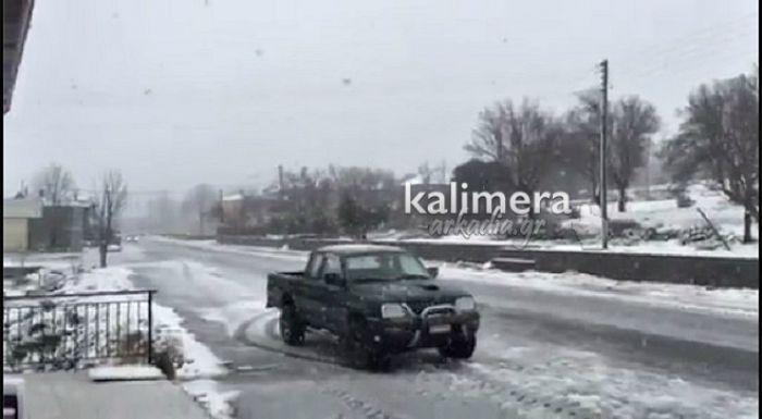 Το ... στρώνει στην εθνική οδό Τρίπολης - Πύργου! (vd)