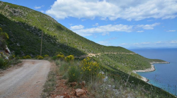 Άρχισαν τα έργα στο δρόμο που ενώνει την παραλιακή Κυνουρία με την παραλιακή Λακωνία (εικόνες)