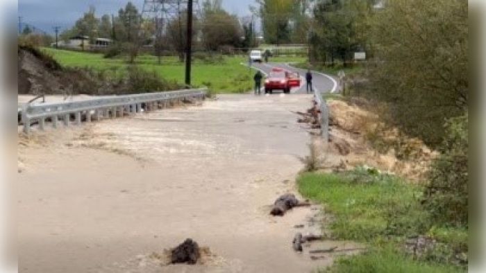 &Lambda;&alpha;ϊ&kappa;ή &Sigma;&upsilon;&sigma;&pi;&epsilon;ί&rho;&omega;&sigma;&eta;: "&Sigma;&tau;&eta; &Mu;&epsilon;&gamma;&alpha;&lambda;ό&pi;&omicron;&lambda;&eta; έ&chi;&omicron;&upsilon;&mu;&epsilon; &pi;&lambda;&eta;&mu;&mu;ύ&rho;&epsilon;&sigmaf; &kappa;&alpha;&iota; &kappa;&alpha;&theta;&iota;&zeta;ή&sigma;&epsilon;&iota;&sigmaf; &kappa;&alpha;&iota; &epsilon;&kappa;&alpha;&tau;&omicron;&mu;&mu;ύ&rho;&iota;&alpha; &epsilon;&upsilon;&rho;ώ &nu;&alpha; &delta;ί&nu;&omicron;&nu;&tau;&alpha;&iota; &sigma;&epsilon; ά&chi;&rho;&eta;&sigma;&tau;&epsilon;&sigmaf; &mu;&epsilon;&lambda;έ&tau;&epsilon;&sigmaf;"