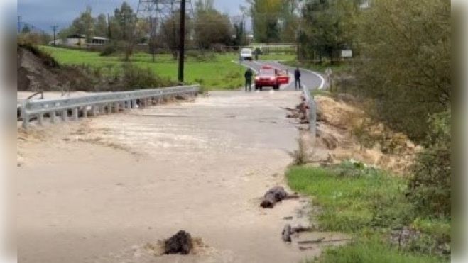 &Lambda;&alpha;ϊ&kappa;ή &Sigma;&upsilon;&sigma;&pi;&epsilon;ί&rho;&omega;&sigma;&eta;: "&Sigma;&tau;&eta; &Mu;&epsilon;&gamma;&alpha;&lambda;ό&pi;&omicron;&lambda;&eta; έ&chi;&omicron;&upsilon;&mu;&epsilon; &pi;&lambda;&eta;&mu;&mu;ύ&rho;&epsilon;&sigmaf; &kappa;&alpha;&iota; &kappa;&alpha;&theta;&iota;&zeta;ή&sigma;&epsilon;&iota;&sigmaf; &kappa;&alpha;&iota; &epsilon;&kappa;&alpha;&tau;&omicron;&mu;&mu;ύ&rho;&iota;&alpha; &epsilon;&upsilon;&rho;ώ &nu;&alpha; &delta;ί&nu;&omicron;&nu;&tau;&alpha;&iota; &sigma;&epsilon; ά&chi;&rho;&eta;&sigma;&tau;&epsilon;&sigmaf; &mu;&epsilon;&lambda;έ&tau;&epsilon;&sigmaf;"
