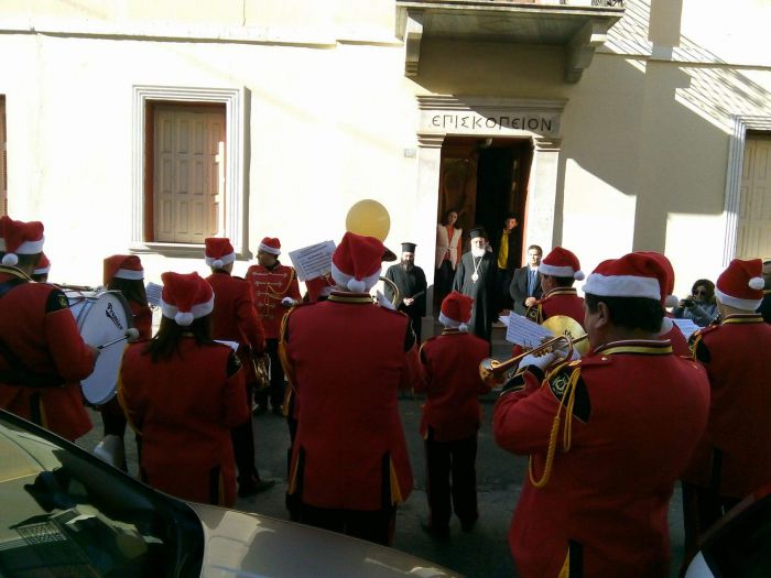 &Tau;&alpha; ... έ&psi;&alpha;&lambda;&lambda;&alpha;&nu; &sigma;&tau;&omicron;&nu; &Mu;&eta;&tau;&rho;&omicron;&pi;&omicron;&lambda;ί&tau;&eta; &Alpha;&lambda;έ&xi;&alpha;&nu;&delta;&rho;&omicron; (&epsilon;&iota;&kappa;ό&nu;&epsilon;&sigmaf;)!