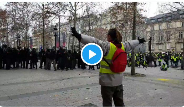 Γαλλία | Εκτεταμένα επεισόδια και δεκάδες τραυματίες - Αστυνομικοί χτυπούν διαδηλωτές με πλαστικές σφαίρες (vd)