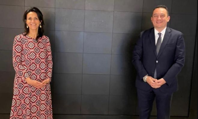 &Sigma;&tau;&eta; &Gamma;&alpha;&lambda;&lambda;&iota;&kappa;ή &Kappa;&upsilon;&beta;έ&rho;&nu;&eta;&sigma;&eta; &eta; &Chi;&rho;ύ&sigma;&alpha; &Zeta;&alpha;&chi;&alpha;&rho;&omicron;&pi;&omicron;ύ&lambda;&omicron;&upsilon; - &Tau;&alpha; &sigma;&upsilon;&gamma;&chi;&alpha;&rho;&eta;&tau;ή&rho;&iota;&alpha; &tau;&omicron;&upsilon; &Beta;&lambda;ά&sigma;&eta;