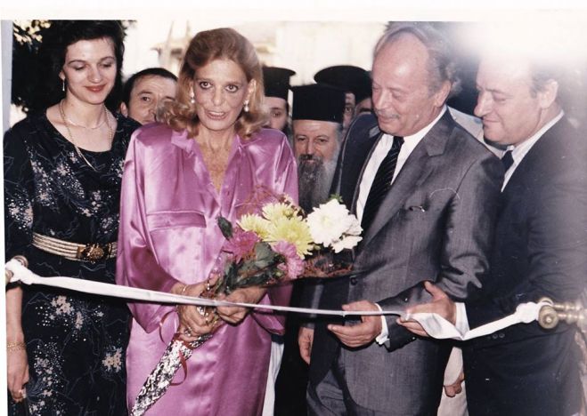 Ό&tau;&alpha;&nu; &eta; &Mu;&epsilon;&lambda;ί&nu;&alpha; ή&rho;&theta;&epsilon; &sigma;&tau;&eta;&nu; &Tau;&rho;ί&pi;&omicron;&lambda;&eta;!