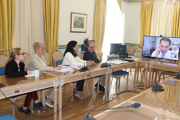 Περιφέρεια Πελοποννήσου | Σχεδιάζεται εκπαίδευση προσωπικού σε ξενοδοχεία, καφετέριες και εστιατόρια!