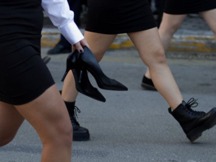 &Pi;ά&tau;&rho;&alpha;| &Omicron;&iota; &gamma;ό&beta;&epsilon;&sigmaf; &kappa;&alpha;&iota; &tau;&omicron; &alpha;&rho;&beta;&upsilon;&lambda;ά&kappa;&iota; - &Eta; &mu;&alpha;&theta;ή&tau;&rho;&iota;&alpha; &kappa;&omicron;&upsilon;&rho;ά&sigma;&tau;&eta;&kappa;&epsilon; &kappa;&alpha;&iota; &tau;&iota;&sigmaf; &pi;ή&rho;&epsilon; &sigma;&tau;&omicron; &chi;έ&rho;&iota;