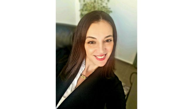 &laquo;&Epsilon;&pi;&iota;&chi;&epsilon;&iota;&rho;ή&sigma;&epsilon;&iota;&sigmaf; &amp; &Tau;&rho;ά&pi;&epsilon;&zeta;&epsilon;&sigmaf;: &Pi;ώ&sigmaf; &theta;&alpha; &mu;&iota;&lambda;ή&sigma;&omicron;&upsilon;&mu;&epsilon; &tau;&eta;&nu; ί&delta;&iota;&alpha; &gamma;&lambda;ώ&sigma;&sigma;&alpha;;&raquo;