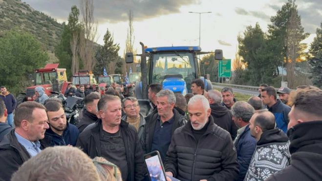 Η Ένωση Προέδρων Δήμου Τρίπολης στα μπλόκα των αγροτών... (εικόνες)
