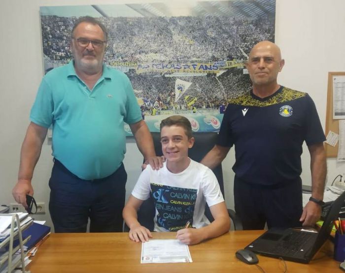 &Alpha;&pi;ό &tau;&omicron;&nu; &Pi;&alpha;&nu;&nu;&epsilon;&mu;&epsilon;&alpha;&tau;&iota;&kappa;ό &sigma;&tau;&iota;&sigmaf; &Alpha;&kappa;&alpha;&delta;&eta;&mu;ί&epsilon;&sigmaf; &tau;&omicron;&upsilon; &Alpha;&sigma;&tau;έ&rho;&alpha; &Tau;&rho;ί&pi;&omicron;&lambda;&eta;&sigmaf;