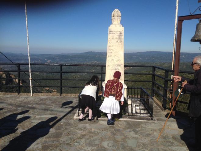 &Alpha;&epsilon;&tau;&omicron;&rho;&rho;ά&chi;&eta; &Gamma;&omicron;&rho;&tau;&upsilon;&nu;ί&alpha;&sigmaf; - &Omicron;&iota; &delta;ύ&omicron; &mu;&iota;&kappa;&rho;ό&tau;&epsilon;&rho;&omicron;&iota; &kappa;ά&tau;&omicron;&iota;&kappa;&omicron;&iota; &tau;&omicron;&upsilon; &chi;&omega;&rho;&iota;&omicron;ύ &kappa;&alpha;&tau;ά&theta;&epsilon;&sigma;&alpha;&nu; &sigma;&tau;&epsilon;&phi;ά&nu;&iota; &gamma;&iota;&alpha; &tau;&eta;&nu; &Epsilon;&pi;έ&tau;&epsilon;&iota;&omicron;!