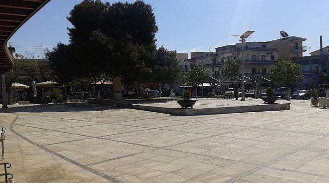 Μεγαλόπολη – Βάζουν μπάρες για να μην μπαίνουν αυτοκίνητα στην κεντρική πλατεία