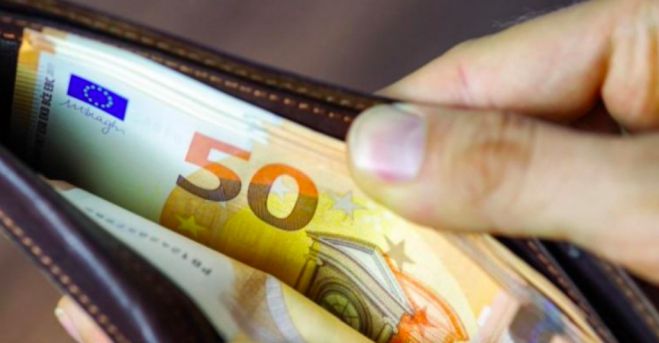 &Tau;&alpha; &delta;ύ&omicron; &sigma;&epsilon;&nu;ά&rho;&iota;&alpha; &gamma;&iota;&alpha; &tau;&omicron;&nu; &kappa;&alpha;&tau;ώ&tau;&alpha;&tau;&omicron; &mu;&iota;&sigma;&theta;ό - &Pi;&iota;&omicron; &kappa;&omicron;&nu;&tau;ά &sigma;&tau;&alpha; 800 &epsilon;&upsilon;&rho;ώ
