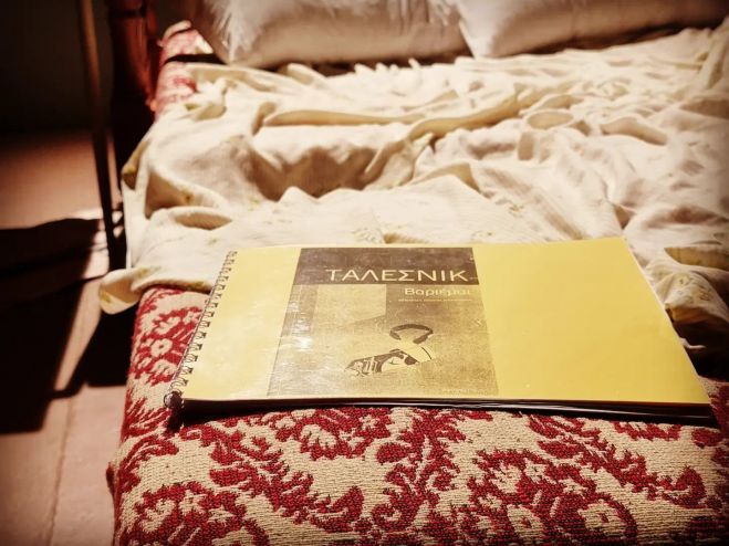 &Kappa;&rho;&omicron;ύ&sigma;&mu;&alpha; covid &sigma;&tau;&eta; &Theta;&epsilon;&alpha;&tau;&rho;&iota;&kappa;ή &Omicron;&mu;ά&delta;&alpha; &Tau;&rho;ί&pi;&omicron;&lambda;&eta;&sigmaf; - &Alpha;&nu;&alpha;&beta;ά&lambda;&lambda;&omicron;&nu;&tau;&alpha;&iota; &omicron;&iota; &pi;&alpha;&rho;&alpha;&sigma;&tau;ά&sigma;&epsilon;&iota;&sigmaf;