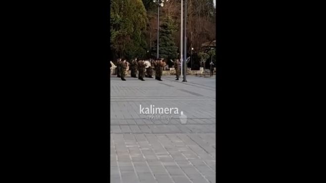 Τρίπολη | Η στιγμή της υποστολής της Ελληνικής Σημαίας (vd)