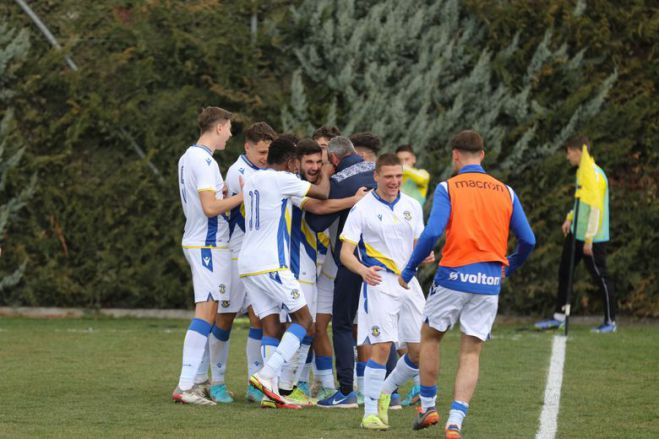 &Pi;&alpha;&rho;&alpha;&mu;έ&nu;&epsilon;&iota; &sigma;&tau;&eta;&nu; &kappa;&omicron;&rho;&upsilon;&phi;ή &eta; &Kappa;19 &tau;&omicron;&upsilon; &Alpha;&sigma;&tau;έ&rho;&alpha;! (&epsilon;&iota;&kappa;ό&nu;&epsilon;&sigmaf;)