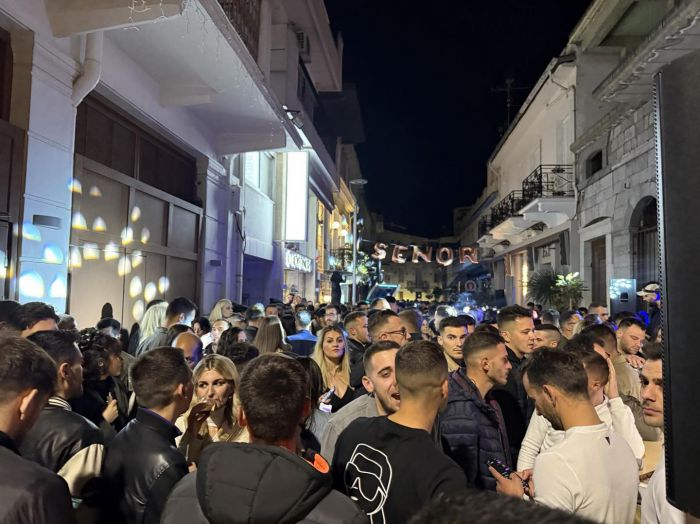 Απίστευτος κόσμος το Μεγάλο Σάββατο στα καταστήματα της Τρίπολης (εικόνες)