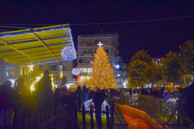 &Tau;&alpha; &phi;&omega;&tau;&omicron;&gamma;&rho;&alpha;&phi;&iota;&kappa;ά &kappa;&lambda;&iota;&kappa; &alpha;&pi;ό &tau;&omicron; ά&nu;&alpha;&mu;&mu;&alpha; &tau;&omicron;&upsilon; &Chi;&rho;&iota;&sigma;&tau;&omicron;&upsilon;&gamma;&epsilon;&nu;&nu;&iota;ά&tau;&iota;&kappa;&omicron;&upsilon; &Delta;έ&nu;&delta;&rho;&omicron;&upsilon; &sigma;&tau;&eta;&nu; &Tau;&rho;ί&pi;&omicron;&lambda;&eta;!