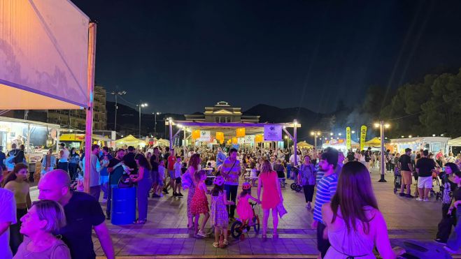 Street Food Festival | &Xi;&epsilon;&kappa;ί&nu;&eta;&sigma;&epsilon; &eta; &mu;&epsilon;&gamma;ά&lambda;&eta; &gamma;&iota;&omicron;&rho;&tau;ή &gamma;&epsilon;ύ&sigma;&eta;&sigmaf; &sigma;&tau;&eta;&nu; &Tau;&rho;ί&pi;&omicron;&lambda;&eta;! (&epsilon;&iota;&kappa;ό&nu;&epsilon;&sigmaf; - &beta;ί&nu;&tau;&epsilon;&omicron;)