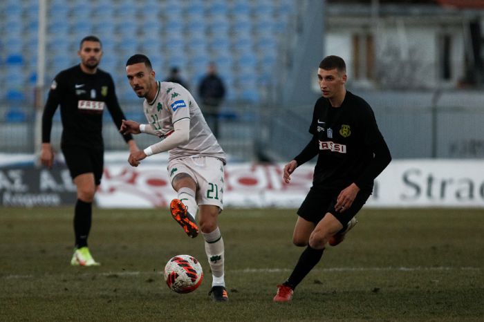 &Sigma;&upsilon;&gamma;&kappa;&lambda;&omicron;&nu;ί&zeta;&epsilon;&iota; &omicron; &Kappa;&omicron;&upsilon;&rho;&mu;&pi;έ&lambda;&eta;&sigmaf; &alpha;&pi;ό &tau;&eta;&nu; &Alpha;&rho;&kappa;&alpha;&delta;ί&alpha;: &laquo;&Pi;ά&lambda;&epsilon;&psi;&alpha; &mu;&epsilon; &tau;&omicron;&nu; &pi;ό&nu;&omicron; &mu;&omicron;&upsilon;, &kappa;ά&nu;&omega; &pi;ά&lambda;&iota; &alpha;&upsilon;&tau;ό &pi;&omicron;&upsilon; &alpha;&gamma;&alpha;&pi;ώ&raquo;