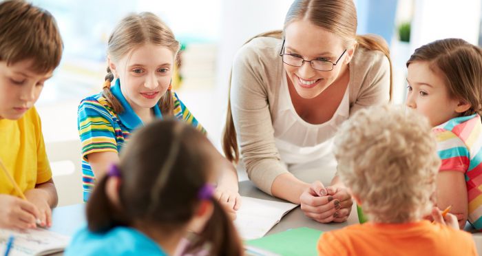 &Psi;&upsilon;&chi;&omicron;&lambda;ό&gamma;&omicron;&iota; &kappa;&alpha;&iota; &kappa;&omicron;&iota;&nu;&omega;&nu;&iota;&kappa;&omicron;ί &lambda;&epsilon;&iota;&tau;&omicron;&upsilon;&rho;&gamma;&omicron;ί &sigma;&tau;&alpha; &sigma;&chi;&omicron;&lambda;&epsilon;ί&alpha; &mu;&epsilon; &iota;&delta;&iota;&alpha;ί&tau;&epsilon;&rho;&epsilon;&sigmaf; &alpha;&nu;ά&gamma;&kappa;&epsilon;&sigmaf; &sigma;&tau;ή&rho;&iota;&xi;&eta;&sigmaf; &tau;&omega;&nu; &mu;&alpha;&theta;&eta;&tau;ώ&nu;