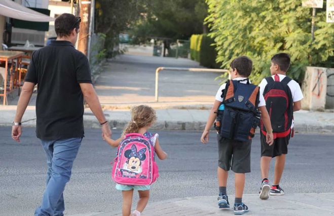 &Pi;ά&sigma;&chi;&alpha; 2022 | &Pi;&omicron;&tau;έ &kappa;&lambda;&epsilon;ί&nu;&omicron;&upsilon;&nu; &tau;&alpha; &sigma;&chi;&omicron;&lambda;&epsilon;ί&alpha;, &pi;ό&tau;&epsilon; &epsilon;&pi;&iota;&sigma;&tau;&rho;έ&phi;&omicron;&upsilon;&nu; &omicron;&iota; &mu;&alpha;&theta;&eta;&tau;έ&sigmaf; &sigma;&tau;&iota;&sigmaf; &tau;ά&xi;&epsilon;&iota;&sigmaf;