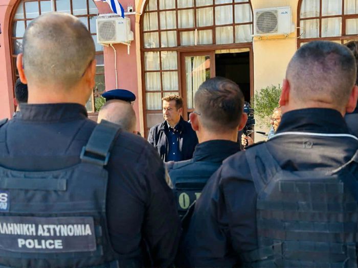 &Delta;&omicron;&lambda;&omicron;&phi;&omicron;&nu;ί&alpha; 20&chi;&rho;&omicron;&nu;&omicron;&upsilon; | &laquo;&Eta; &pi;&rho;&omicron;&phi;&upsilon;&lambda;ά&kappa;&iota;&sigma;&eta; &tau;&omega;&nu; &alpha;&sigma;&tau;&upsilon;&nu;&omicron;&mu;&iota;&kappa;ώ&nu; &alpha;&kappa;&rho;&alpha;ί&omicron; &pi;&epsilon;&rho;&iota;&omicron;&rho;&iota;&sigma;&tau;&iota;&kappa;ό &mu;έ&tau;&rho;&omicron;&raquo;, &lambda;έ&epsilon;&iota; &omicron; &delta;ή&mu;&alpha;&rho;&chi;&omicron;&sigmaf; Ά&rho;&gamma;&omicron;&upsilon;&sigmaf;