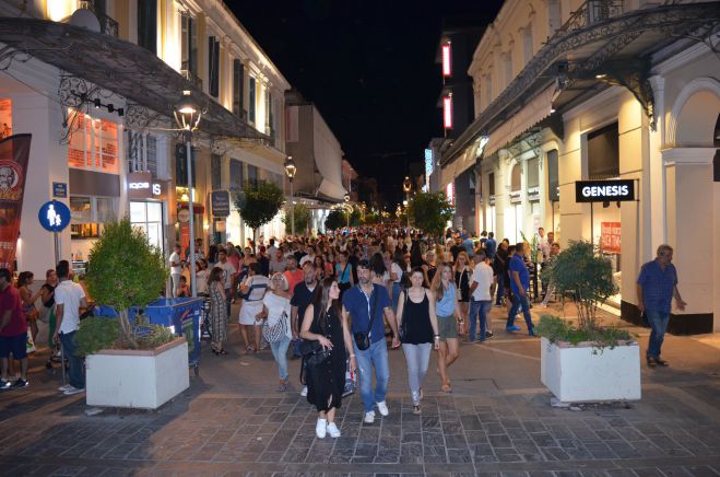 &Eta; &Lambda;&epsilon;&upsilon;&kappa;ή &Nu;ύ&chi;&tau;&alpha; &sigma;&tau;&eta;&nu; &Kappa;&alpha;&lambda;&alpha;&mu;ά&tau;&alpha; ... &mu;έ&sigma;&alpha; &alpha;&pi;ό &epsilon;&iota;&kappa;ό&nu;&epsilon;&sigmaf;!