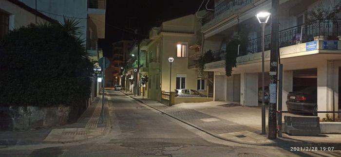 Φωτίστηκε η οδός "Σπετσεροπούλου" (εικόνες)