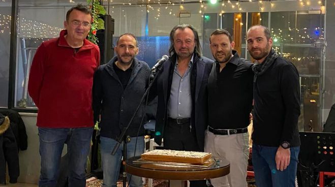 &Phi;&omega;&tau;&omicron;&gamma;&rho;&alpha;&phi;&iota;&kappa;ά "&kappa;&lambda;&iota;&kappa;" &alpha;&pi;ό &tau;&eta;&nu; &kappa;&omicron;&pi;ή &pi;ί&tau;&alpha;&sigmaf; &tau;&omicron;&upsilon; &Sigma;&upsilon;&lambda;&lambda;ό&gamma;&omicron;&upsilon; &Delta;&rho;&omicron;&mu;έ&omega;&nu; &Upsilon;&gamma;&epsilon;ί&alpha;&sigmaf; &Tau;&rho;ί&pi;&omicron;&lambda;&eta;&sigmaf;!