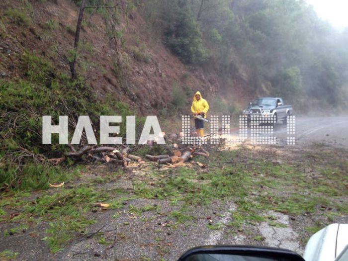 Η κακοκαιρία προκάλεσε προβλήματα στο δρόμο Τρίπολης - Πύργου