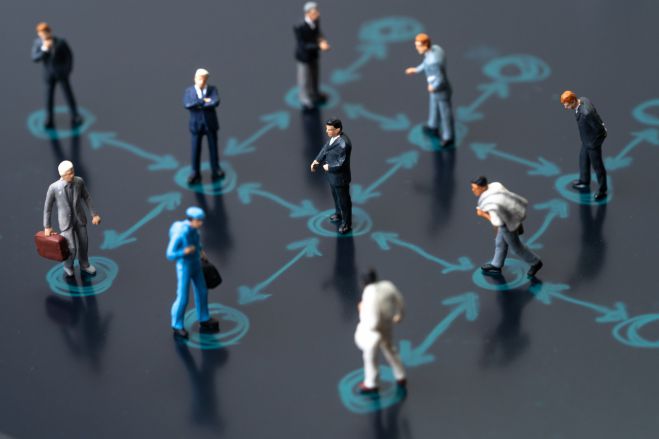 &Sigma;&alpha;&rho;ώ&nu;&epsilon;&iota; &omicron; covid &mu;έ&sigma;&alpha; &sigma;&tau;&iota;&sigmaf; &gamma;&iota;&omicron;&rho;&tau;έ&sigmaf;