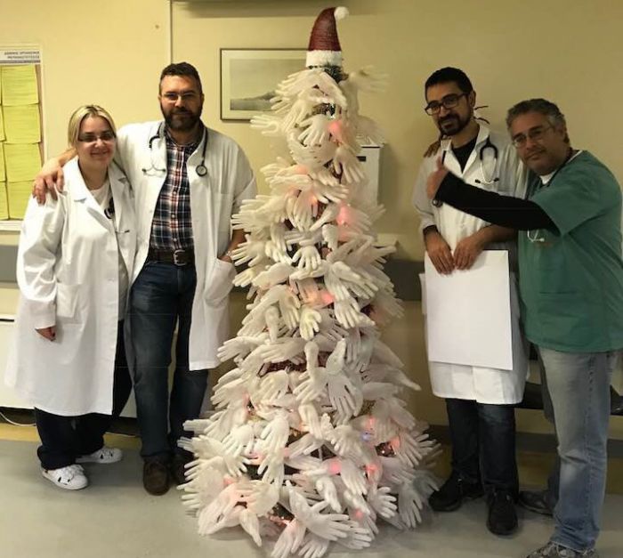 Χριστουγεννιάτικο δένδρο με ... πρωτότυπο στολισμό φέτος στο Παναρκαδικό Νοσοκομείο!