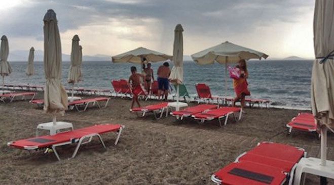 Αδειασαν οι παραλίες της Κυνουρίας από τη μεσημεριανή καταιγίδα (vd)!
