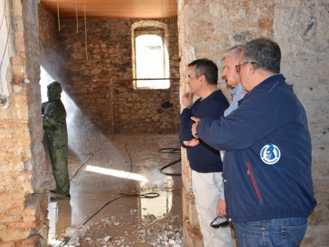&Sigma;&upsilon;&nu;&epsilon;&chi;ί&zeta;&omicron;&nu;&tau;&alpha;&iota; &omicron;&iota; &epsilon;&rho;&gamma;&alpha;&sigma;ί&epsilon;&sigmaf; &sigma;&tau;&omicron; &kappa;&tau;ί&rho;&iota;&omicron; &tau;&omicron;&upsilon; &Mu;&alpha;&nu;&tau;&zeta;&omicron;&upsilon;&nu;&epsilon;ί&omicron;&upsilon; &sigma;&tau;&eta;&nu; &Tau;&rho;ί&pi;&omicron;&lambda;&eta;