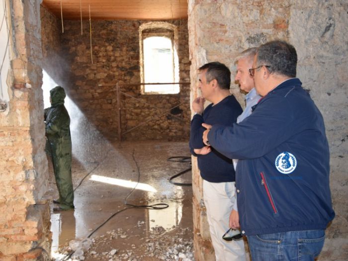 &Sigma;&upsilon;&nu;&epsilon;&chi;ί&zeta;&omicron;&nu;&tau;&alpha;&iota; &omicron;&iota; &epsilon;&rho;&gamma;&alpha;&sigma;ί&epsilon;&sigmaf; &sigma;&tau;&omicron; &kappa;&tau;ί&rho;&iota;&omicron; &tau;&omicron;&upsilon; &Mu;&alpha;&nu;&tau;&zeta;&omicron;&upsilon;&nu;&epsilon;ί&omicron;&upsilon; &sigma;&tau;&eta;&nu; &Tau;&rho;ί&pi;&omicron;&lambda;&eta;