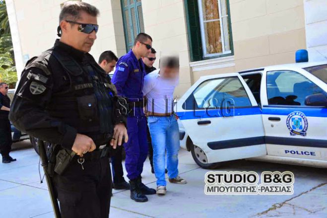 Ναύπλιο | Επ΄ αυτοφόρω σύλληψη αλλοδαπών που έκλεβαν αυτοκίνητο έξω από τα δικαστήρια (vd)