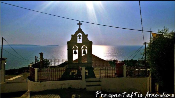 Πραγματευτή Κυνουρίας | Η εκκλησία με φόντο το Μυρτώο Πέλαγος!