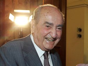 Σε νοσοκομείο της Αθήνας μεταφέρθηκε αεροπορικώς απόψε ο Κ. Μητσοτάκης